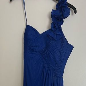 Bloomingdales floor length dress, size 4. Only worn once, like new condition.